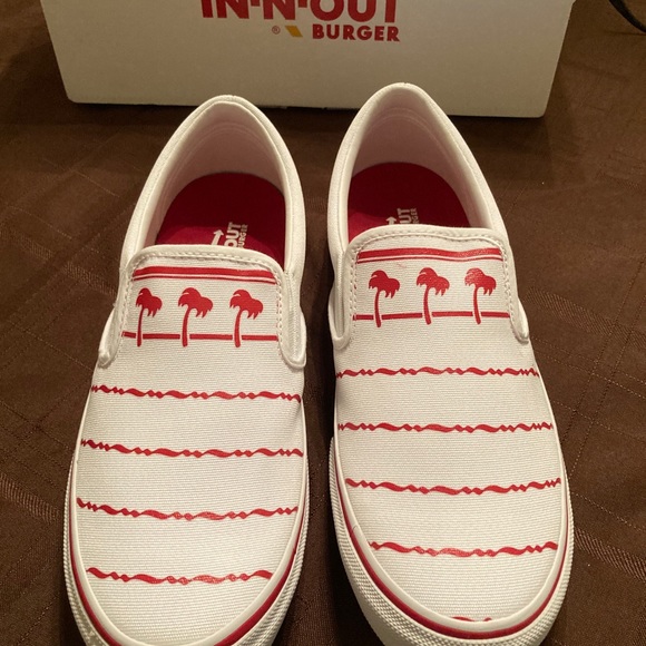 NEW MENS IN-N-OUT IN N OUT  BURGER SNEAKERS TENNIS SHOES SZ 11 COLLECTIBLE GIFT - Picture 12 of 12